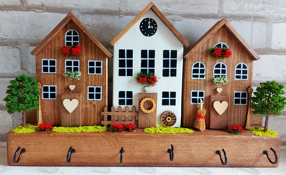 Věšák zahrádka Č dřevěný originální nástěnný domečky