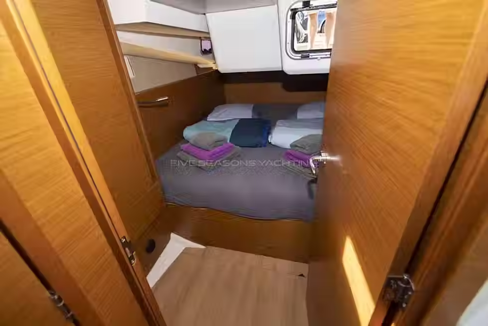 Thumbnail: Jeanneau Sun Odyssey 440 interior