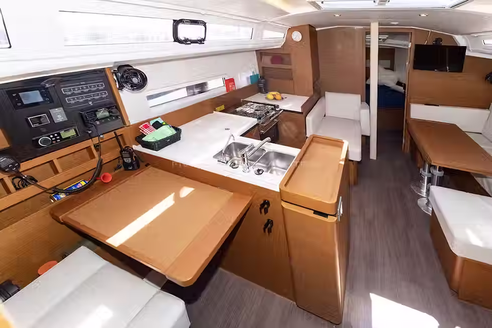 Thumbnail: Jeanneau SO 410 interior