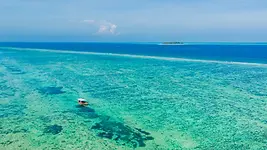 Journée libre à Matemwe sur Zanzibar entre plage de sable blanc, palmiers et lagon ouvert sur l’océan Indien.