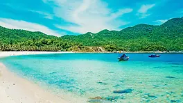 Plage et eaux turquoise de Cham Island au large de Hoi An au Vietnam
