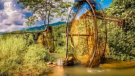 Roues à eau en bambou dans la réserve de Pu Luong au Nord Vietnam