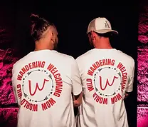 Kraig Schweizer et Mathieu Steffen de dos dans les locaux partagés avec le ZAP Théâtre à La Chaux-de-Fonds
