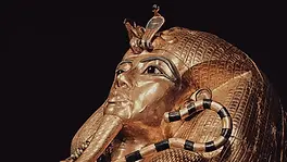 Sarcophage doré de Toutankhamon exposé au Grand Egyptian Museum de Gizeh