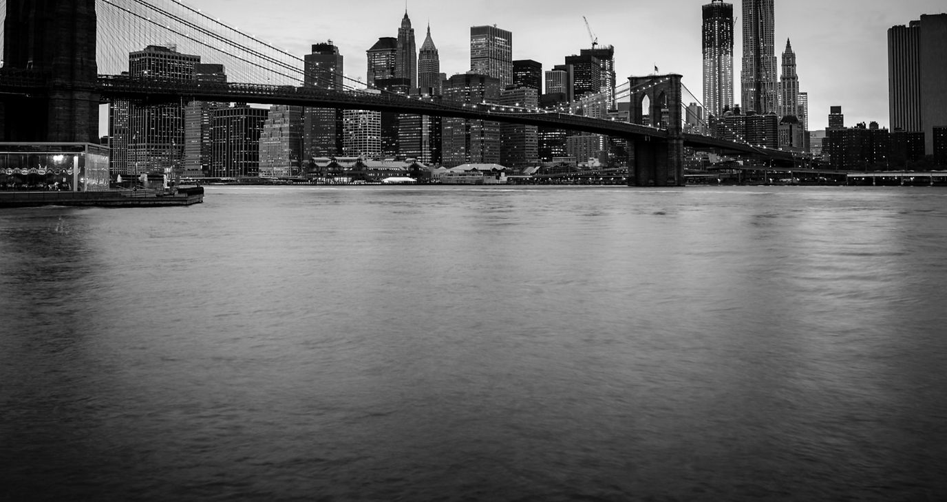 Brooklyn bridge at dusk, New York City_e