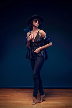 photographe Orléans
Studio photo en centre-ville d'Orléans.
Shooting famille, amis, couple, mode, portrait CV ...