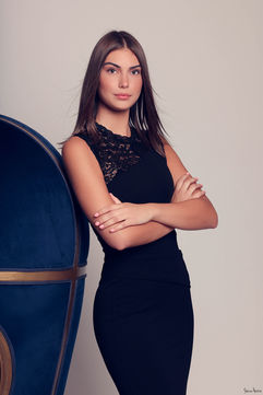 photographe Orléans
Studio photo en centre-ville d'Orléans.
Shooting famille, amis, couple, mode, portrait CV ...