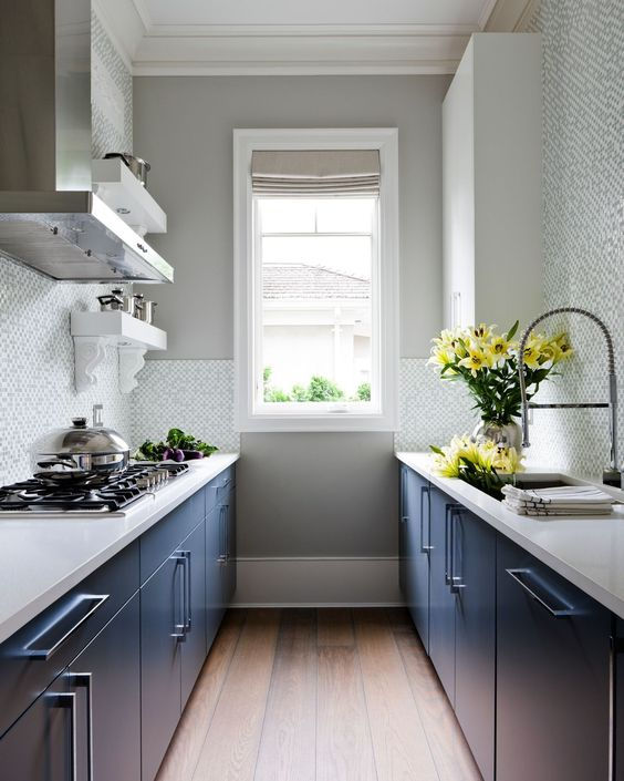 galley kitchen by pescora design
