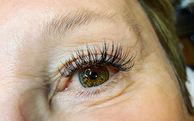 Classic Eyelash Extensions by Katie