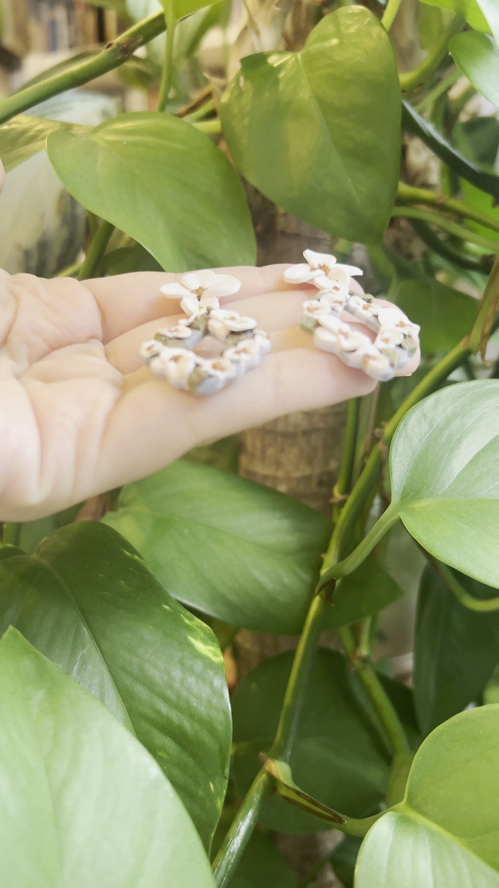 Thumbnail: Daisy Dangles