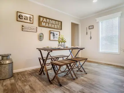 Redman Homes Dining Rooms. Custom Built Mobile and Modular Homes from Manufacturers like Redman Homes, Clayton Homes and Champion Homes. Custom built for Turnkey Communities properties. 