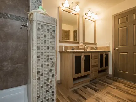 Redman Homes Bathrooms. Custom Built Mobile and Modular Homes from Manufacturers like Redman Homes, Clayton Homes and Champion Homes. Custom built for Turnkey Communities properties. 