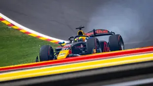 Hadjar amplia vantagem no título com quarta vitória em 2024