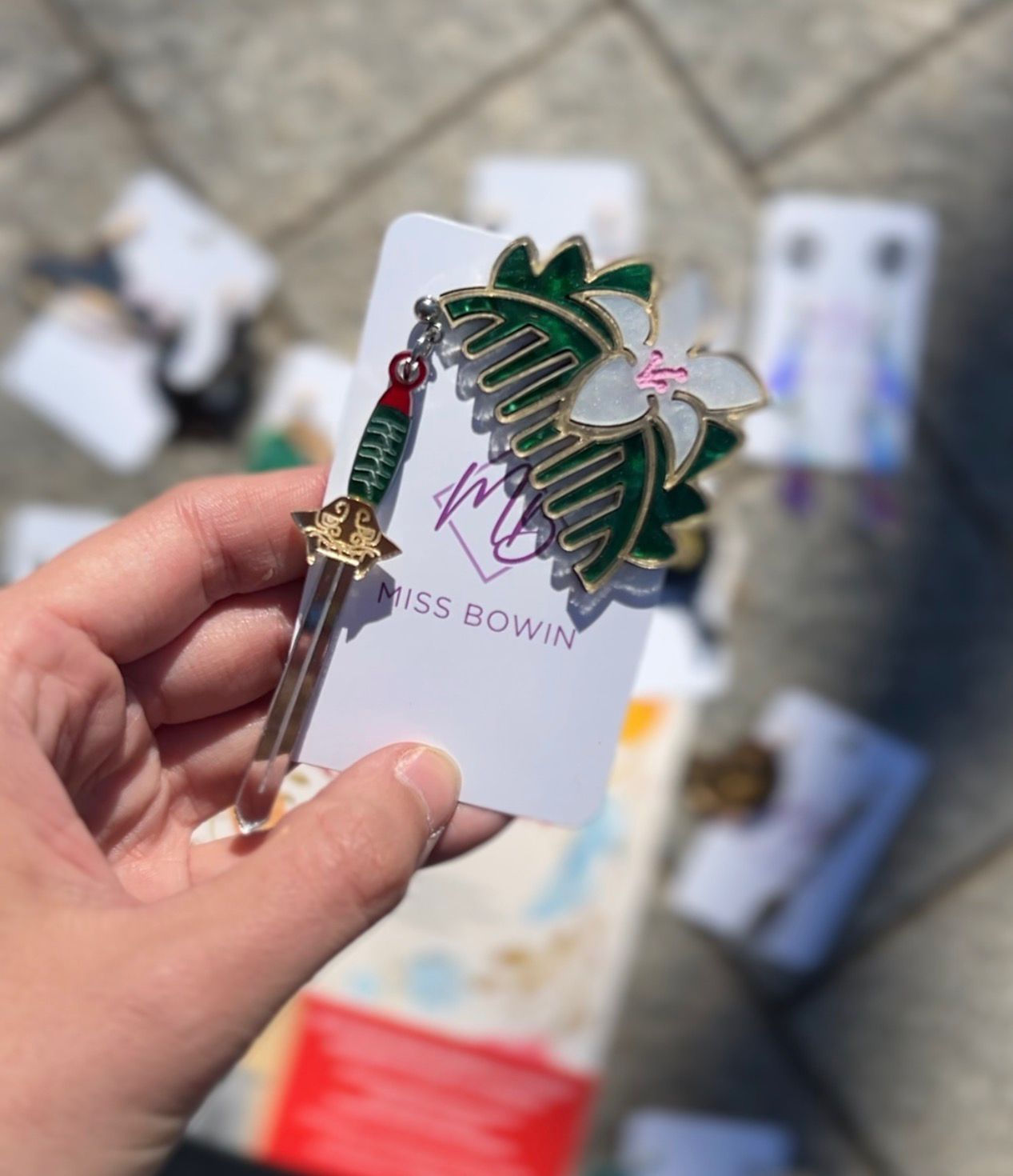 Pendientes Mulán hechos a mano. Espada y peineta inspirados en la pelicula Mulan.