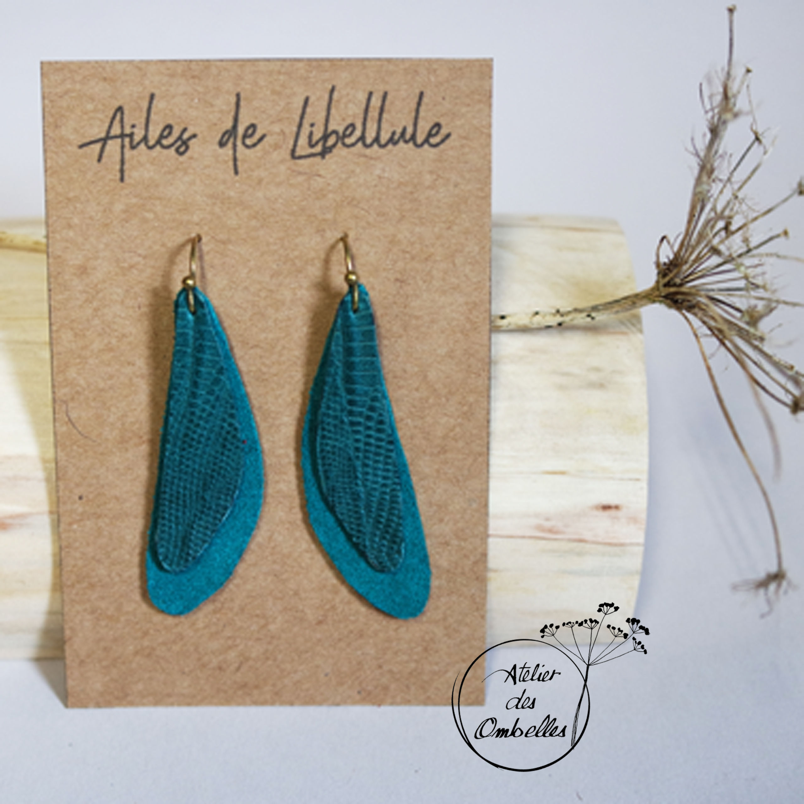 Boucles d'oreilles ailes de libellule turquoise en cuir recyclé