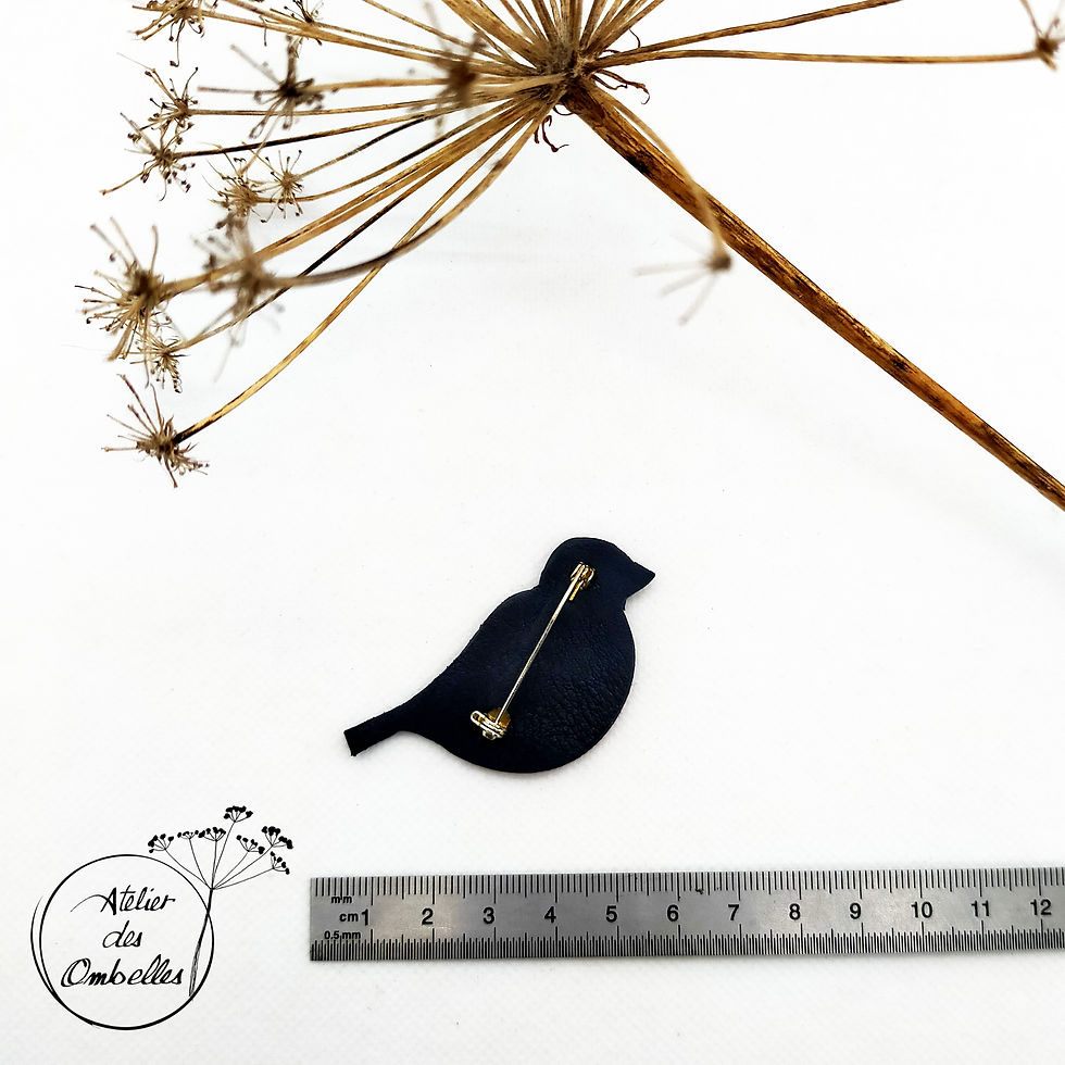 Miniature : Broche en forme d'oiseau bouvreuil pivoine en cuir recyclé