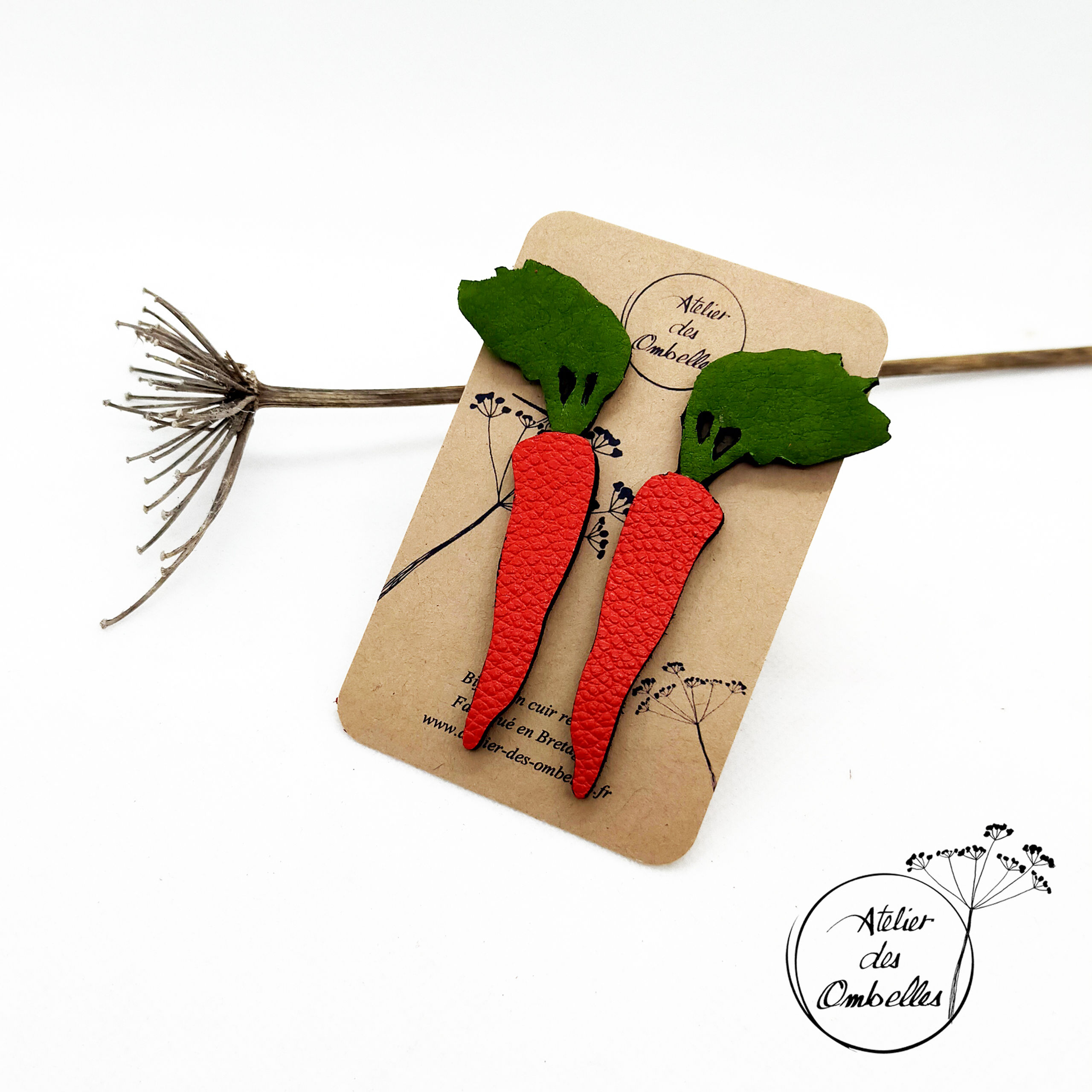 Boucles d'oreilles carotte légume en cuir upcyclé par l'atelier des ombelles