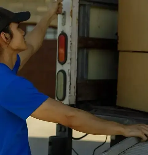 MHC-Moving-Movers-Lincoln-Professional-mos-packing-crew.webp