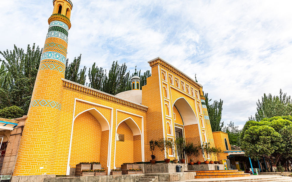 縮圖：The iconic yellow brick facade and minarets of the Id Kah Mosque in Kashgar