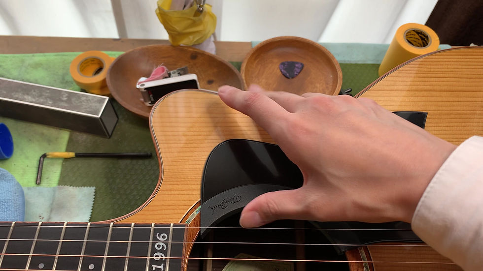サムネイル： つけてはずせるピックガード FREE-PICKING