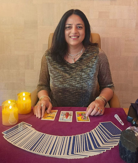roshni luthra, best tarot card reader , the lakes dubai