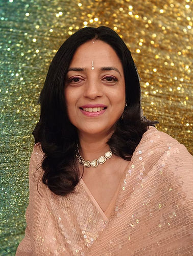 Roshni Luthra, RoshniHealing, The Lakes, Dubai Profile pic.jpeg