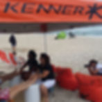 Massagem nos pés em evento de Surf marketing praia RJ