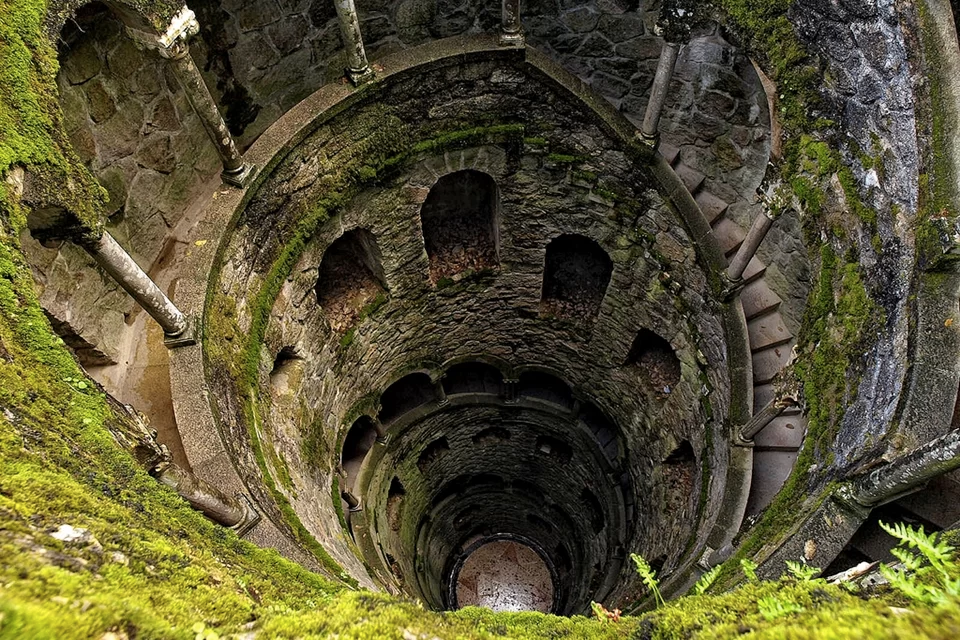A magia do poço iniciático na Quinta da Regaleira