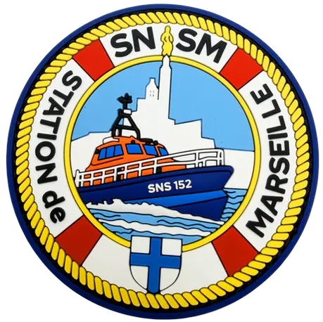 Écusson PVC 3D de la station SNSM Marseille avec la vedette SNS 152 devant Notre-Dame de la Garde
