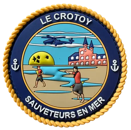 Écusson PVC 3D SNSM Le Crotoy avec sauveteurs sur la plage, hélicoptère et bâtiment Les Tourelles