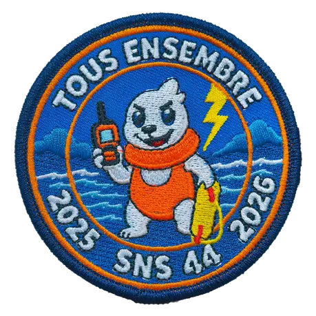 Écusson brodé de la promotion 2026 du CFI SNSM Nantes avec mascotte tenant une radio, éclair et vagues