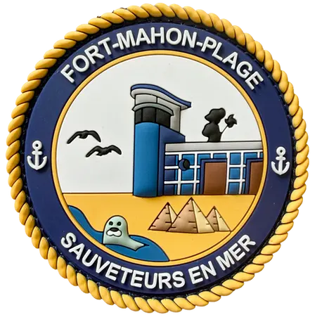 Écusson PVC 3D SNSM Fort-Mahon-Plage avec poste de secours, enfant au moulin à vent, phoque et cordage jaune