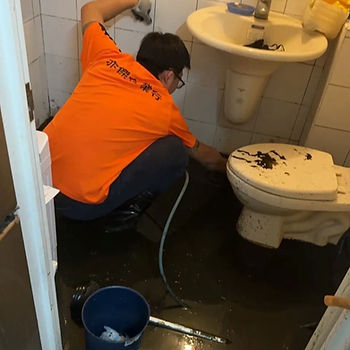 serviceItem-馬桶疏通_01_edited.jpg