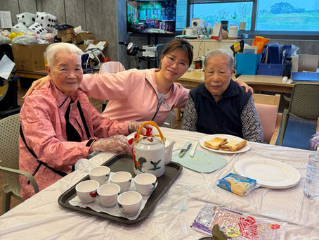 Eat Well: DIY Snack Fun at Senior Care Amity! 🍽️👵🏻👴🏻