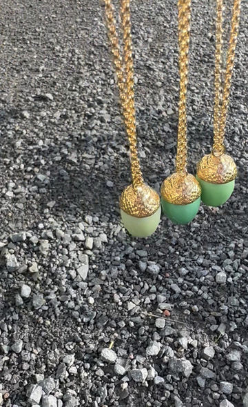 Miniatyrbilde: Green oak nut necklace gold 