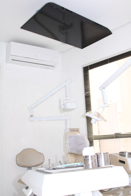 Clinica odontologica de alto padrão em higienópolis, focado em estética oral, implantes, invisalign, limpeza, raspagem emergencia, aparelhos ortodonticos, atendimentos com crianças.
High-end dental clinic in Higienópolis, focused on oral aesthetics, implants, Invisalign, cleaning, emergency scaling, orthodontic appliances, and pediatric care.