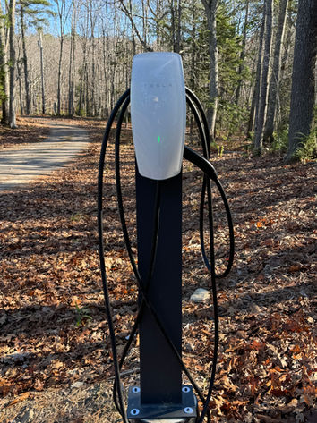 We offer a Tesla electric car charger at Mainelandia