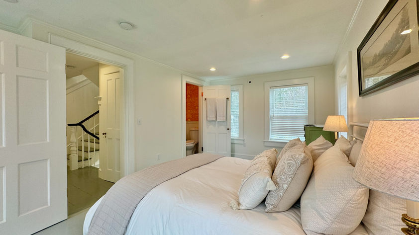 Birdsong Landing 2nd Floor Queen Bedroom with En-suite powder room
