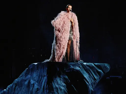 Céline Dion Returns in Full Fashion
