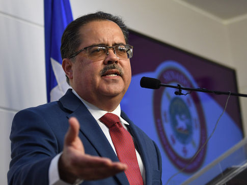 Presidente del Senado recaba ayuda de Congreso contra regulación peligrosa para futuro energético