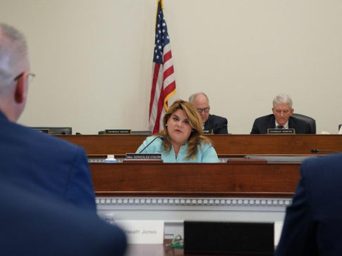 Congresista Hillary Scholten y Jenniffer González presentan medida en beneficio de Guardia Costera