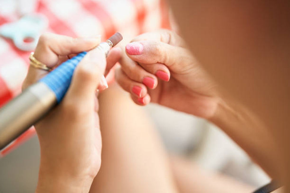 Nail Removal Without Damage: What to Expect at the Salon
