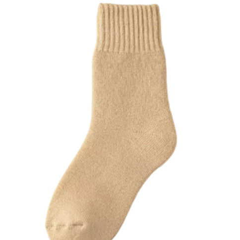 Flauschige Socken Merinowolle beige Nahaufnahme