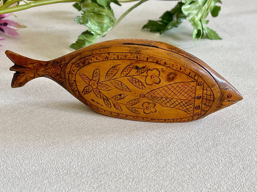 Thumbnail: An Antique Fish Shaped Snuff Box - openwork