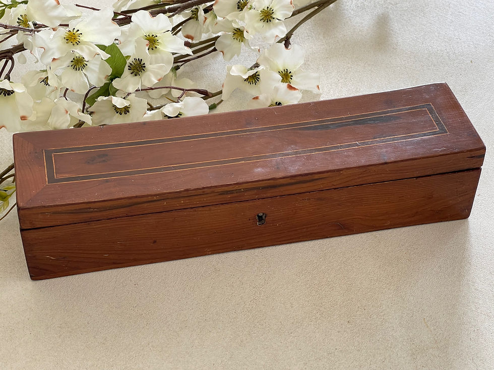 Thumbnail: Antique Irisk Arbutus Wood Box