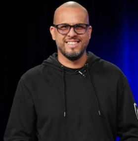 Hernán Pantoja-Cruz es una reconocida personalidad de la radio en Puerto Rico y el Caribe, con más de 25 años de trayectoria. Actualmente, es director de Programación de Radio Redentor 104.1/104.3 FM, uno de los formatos radiales cristianos más influyentes de Puerto Rico y las Islas Vírgenes de Estados Unidos. También se desempeña como director ejecutivo de Operaciones de Worship Events, LLC, productora especializada en eventos. Es fundador y director de TRAPFORMATION, plataforma multimedia dedicada a la música y la cultura urbana con contenido limpio y un mensaje transformador. Su ecosistema incluye una aplicación, programas de radio y televisión, una emisora digital disponible las 24 horas y una plataforma en línea. Con más de dos millones de oyentes alrededor del mundo, el proyecto utiliza géneros como el trap, el reguetón y el hip-hop para compartir el mensaje de Jesucristo con nuevas generaciones.