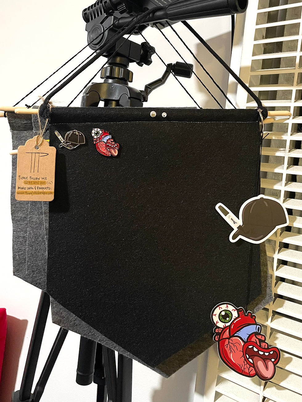 Thumbnail: Handmade Pin Flag (Black)