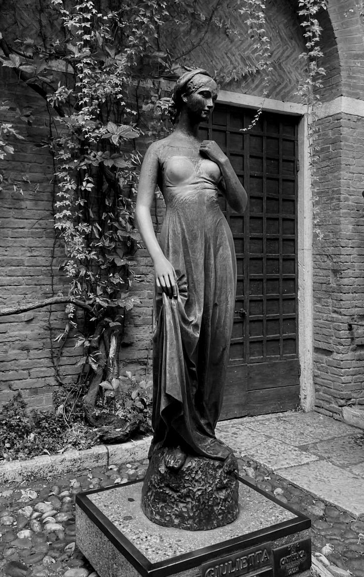 Italy - Statue of Juliet_edited.jpg