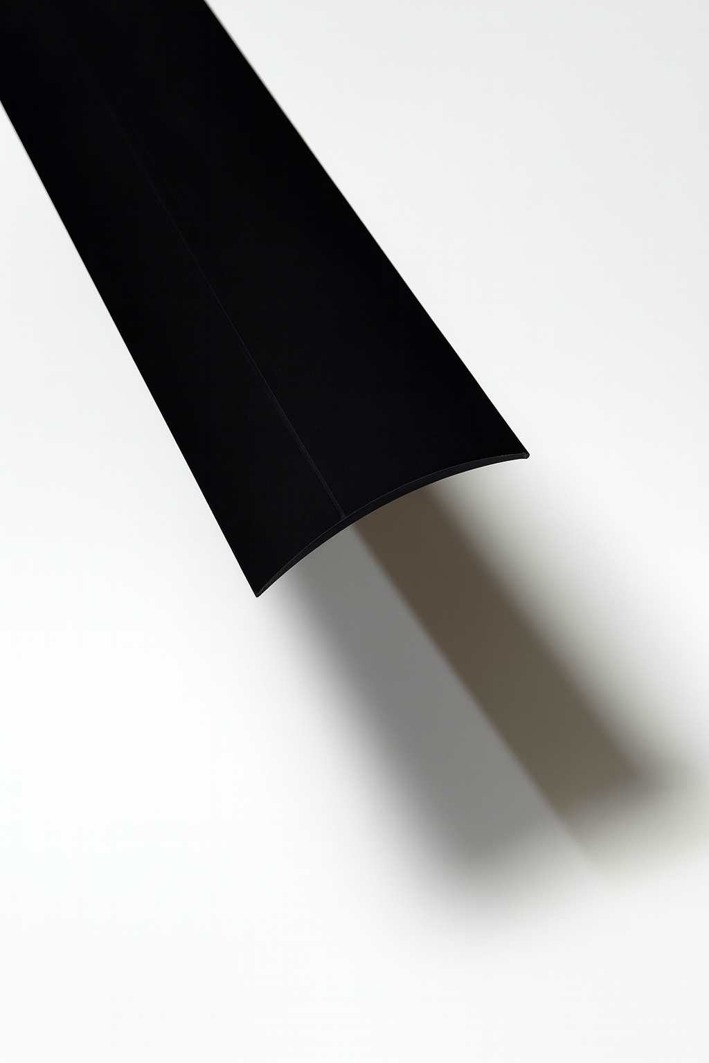 סף חצי ירח מאלומיניום – שחור 4 ס״מ