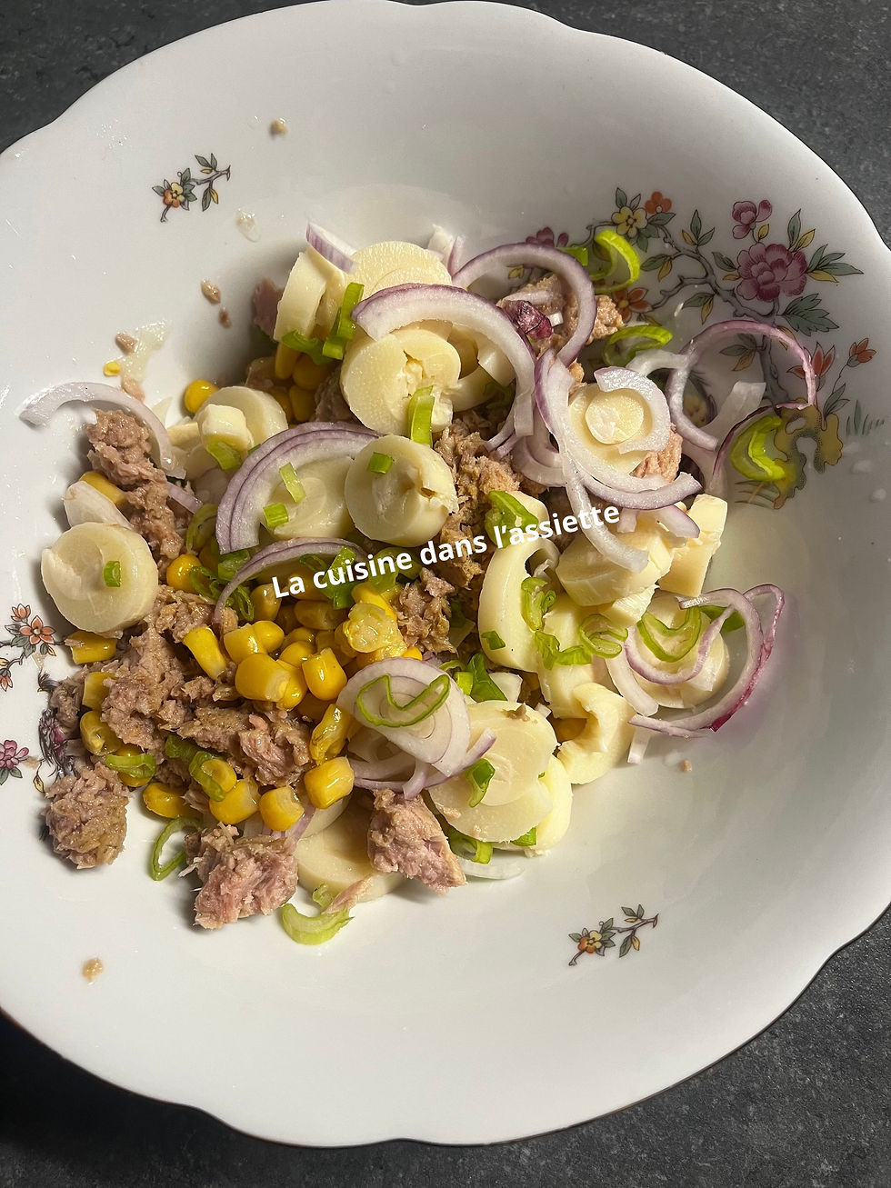 - Salade saisonnière thon maïs coeur de palmiers oignons -